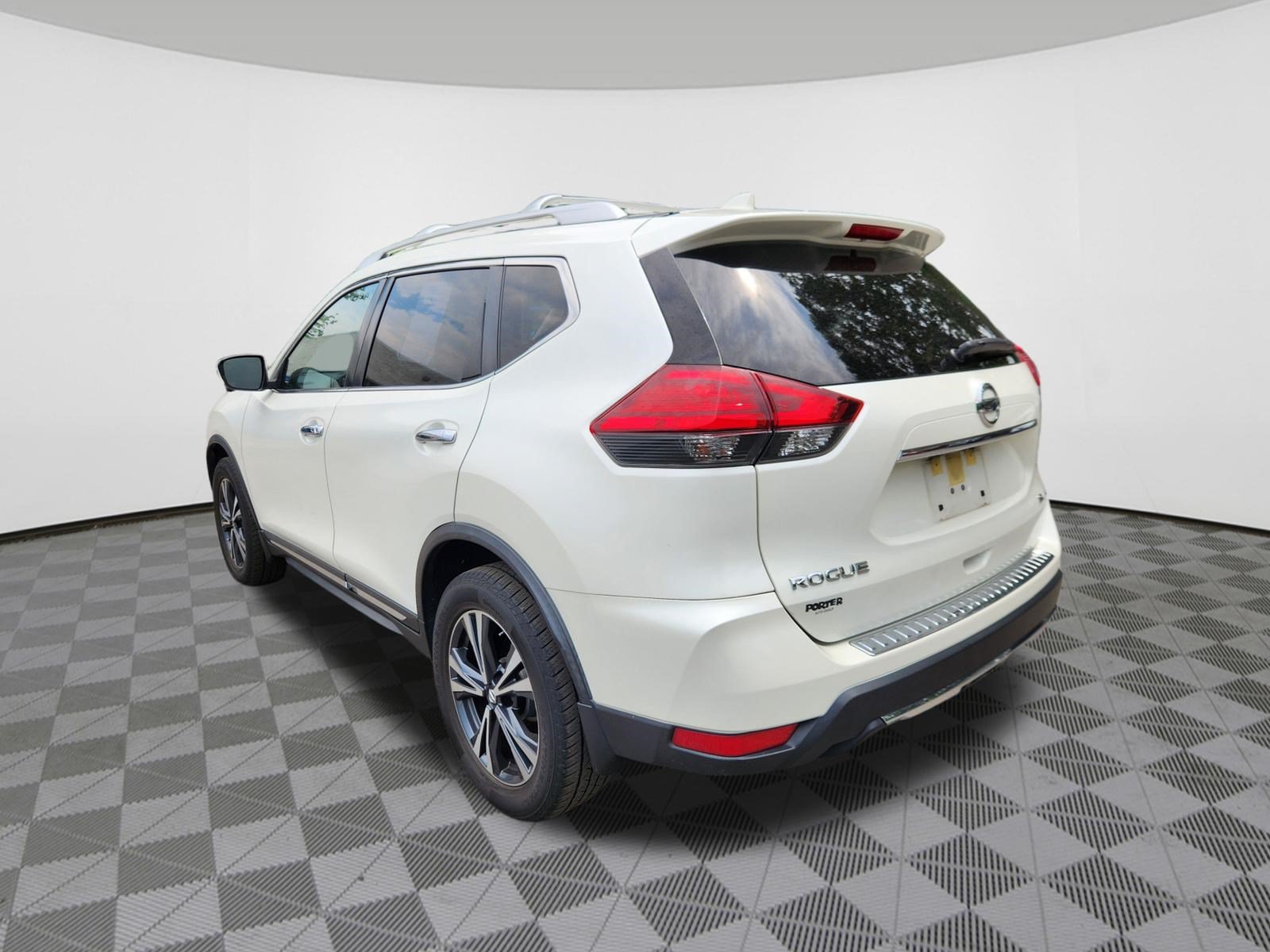 Used 2017 Nissan Rogue SL AWD/4WD image 3