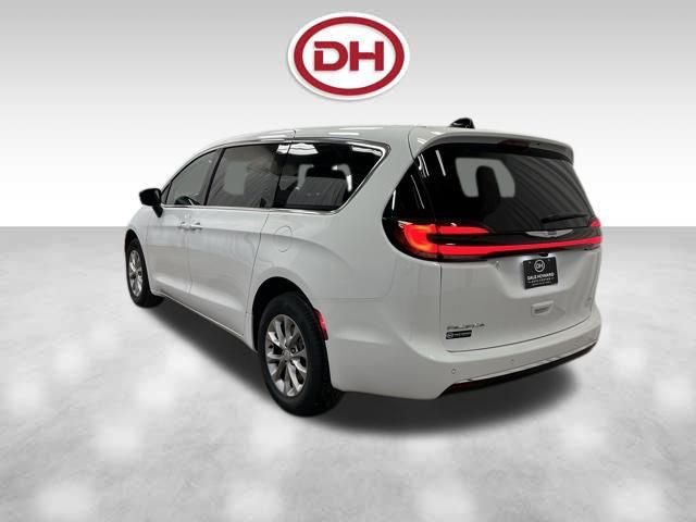 New 2026 Chrysler Pacifica Select AWD/4WD image 9