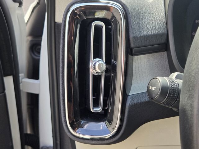Used 2023 Volvo XC40 B4 Plus w/ Protection Package image 30
