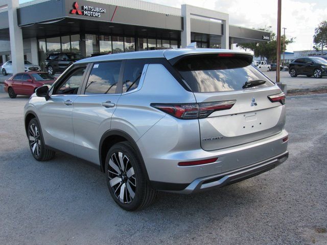 New 2026 Mitsubishi Outlander SE image 5