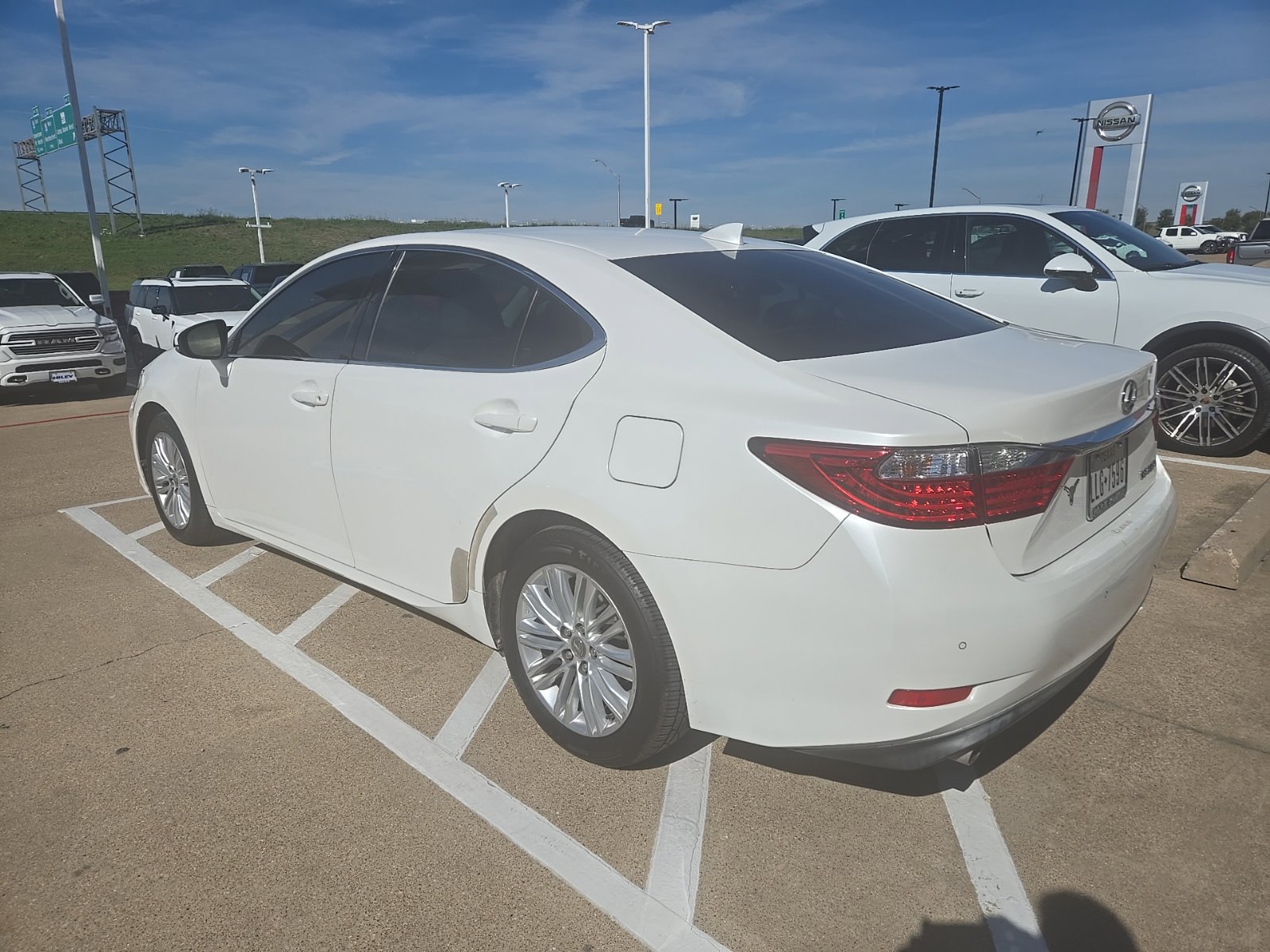 Used 2015 Lexus ES 350 w/ Luxury Package FWD image 9