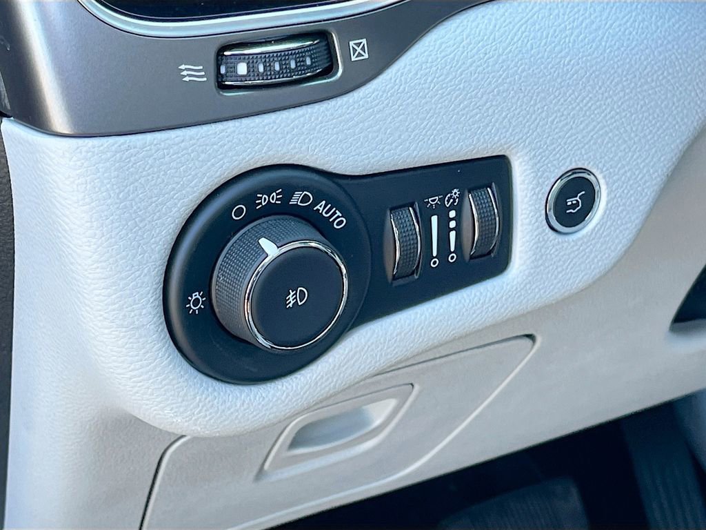 Certified 2022 Jeep Cherokee Limited image 10