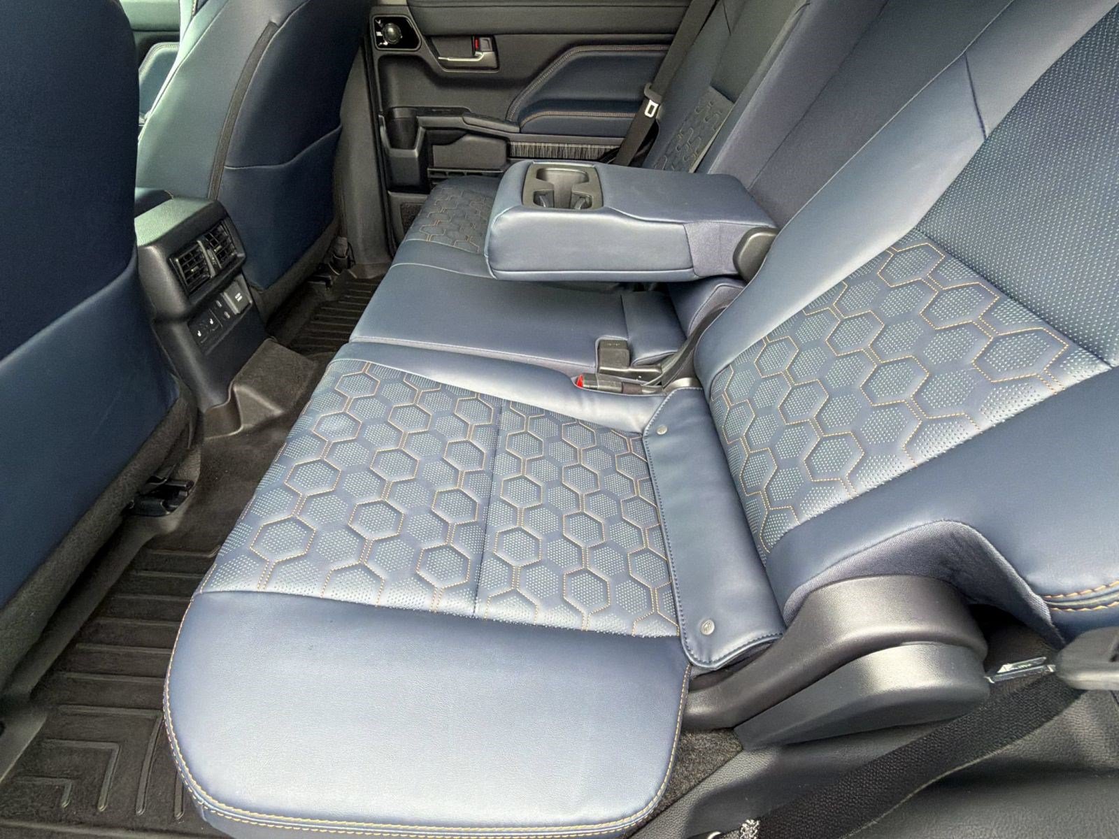 Used 2025 Toyota 4Runner Platinum AWD/4WD image 25