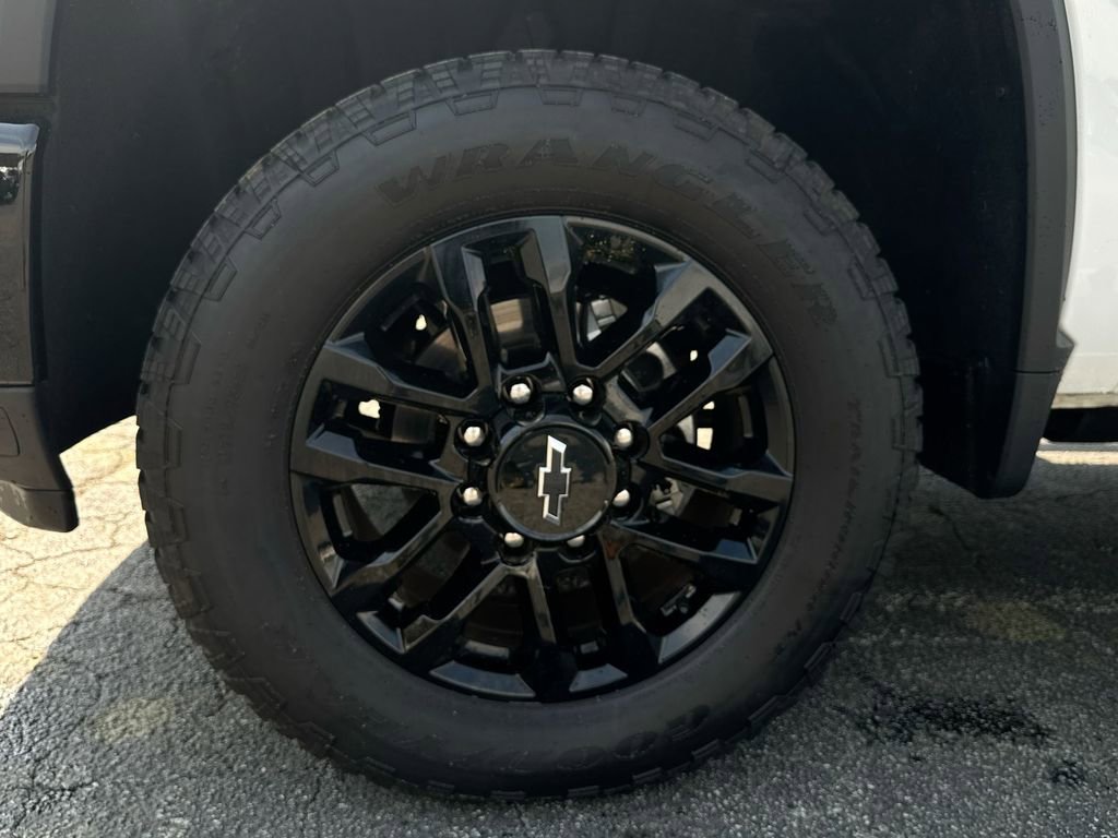 Used 2025 Chevrolet Silverado 2500 Custom w/ Custom Blackout Package image 12