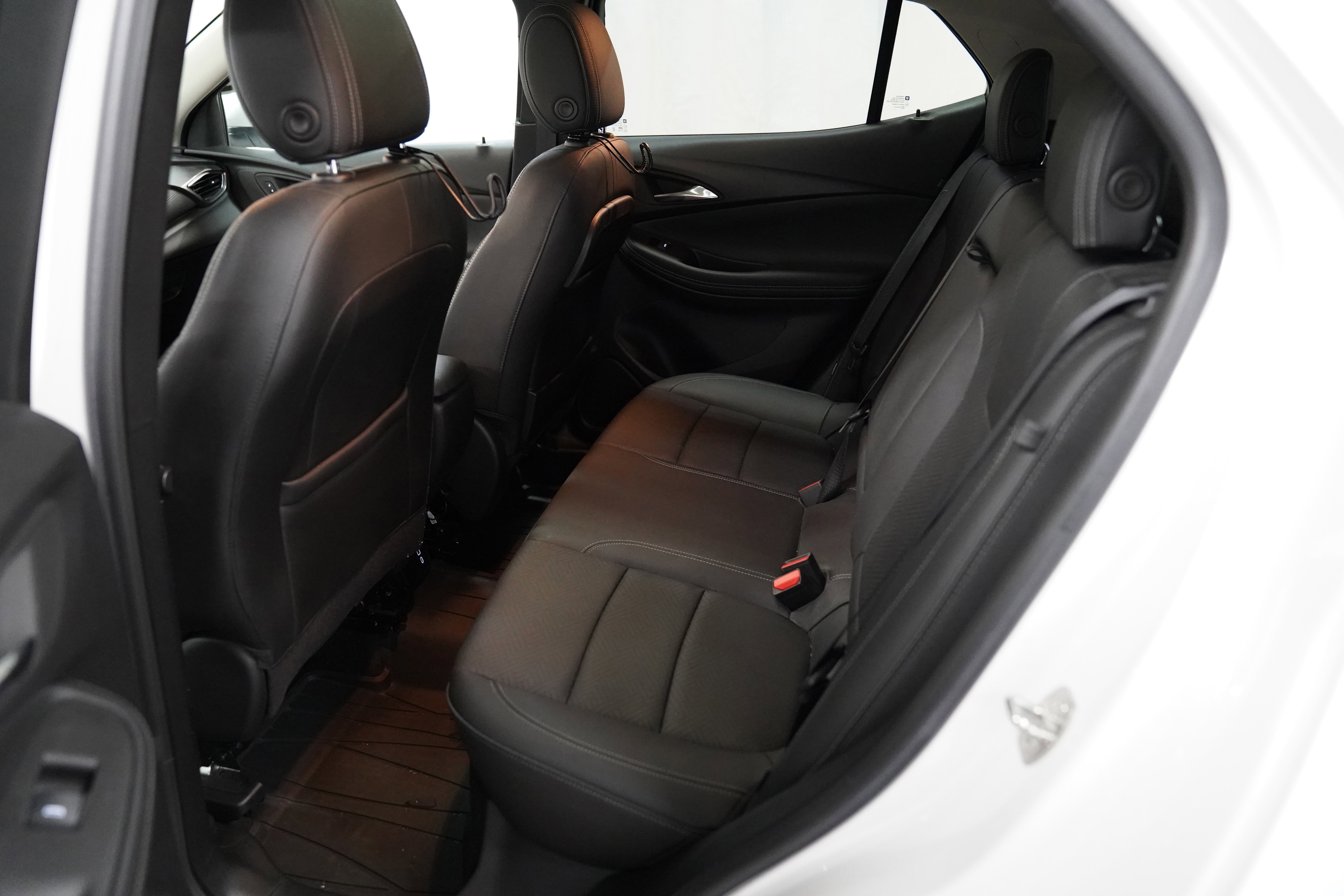 Used 2022 Buick Encore GX Essence w/ Experience Buick Package image 5