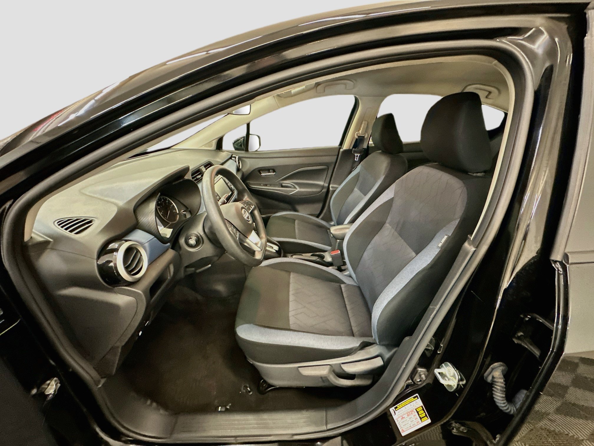Used 2025 Nissan Versa SV FWD image 13