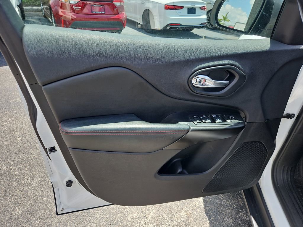 Used 2019 Jeep Cherokee Trailhawk w/ Cold Weather Group image 15