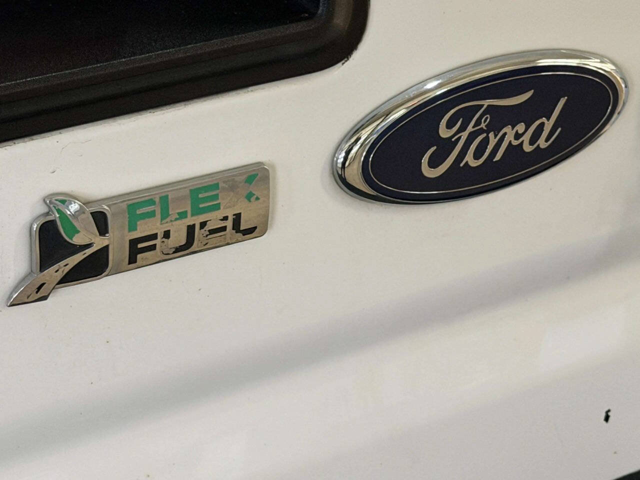 Used 2010 Ford E-350 and Econoline 350 Extended Super Duty RWD image 6