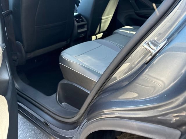 Used 2025 Volkswagen Tiguan SE R-Line AWD/4WD image 7