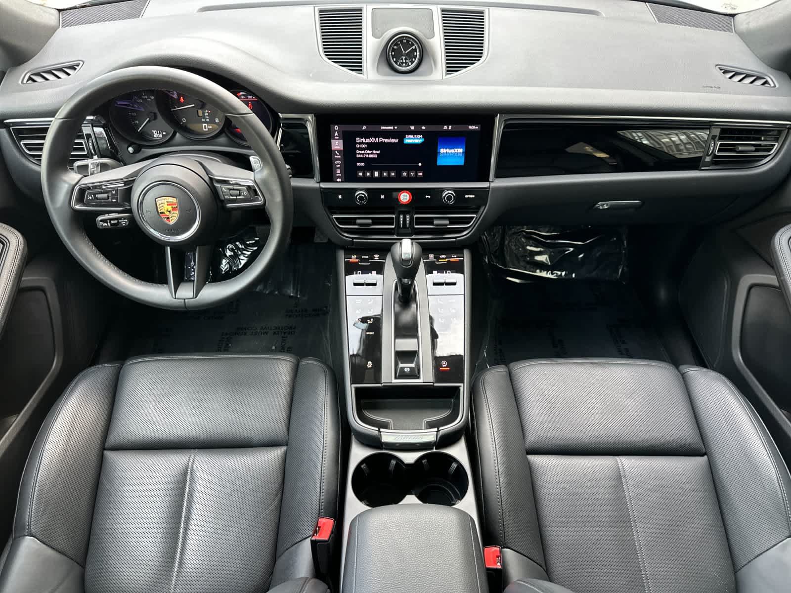 Certified 2025 Porsche Macan AWD/4WD image 6