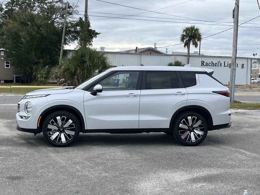 New 2026 Mitsubishi Outlander SE FWD image 2