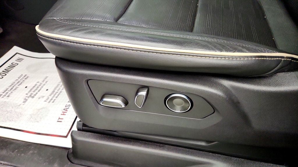 Used 2024 Cadillac Escalade ESV Premium Luxury w/ Performance Package AWD/4WD image 12