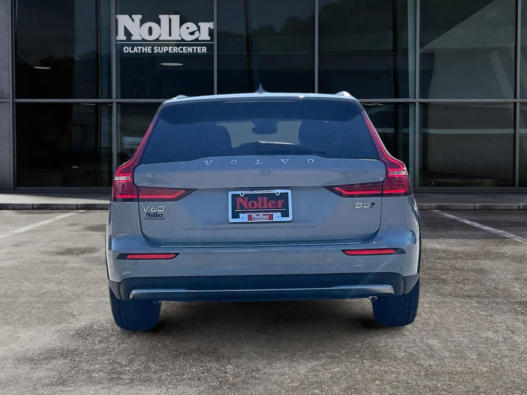 Used 2024 Volvo V60 B5 Cross Country Plus image 4