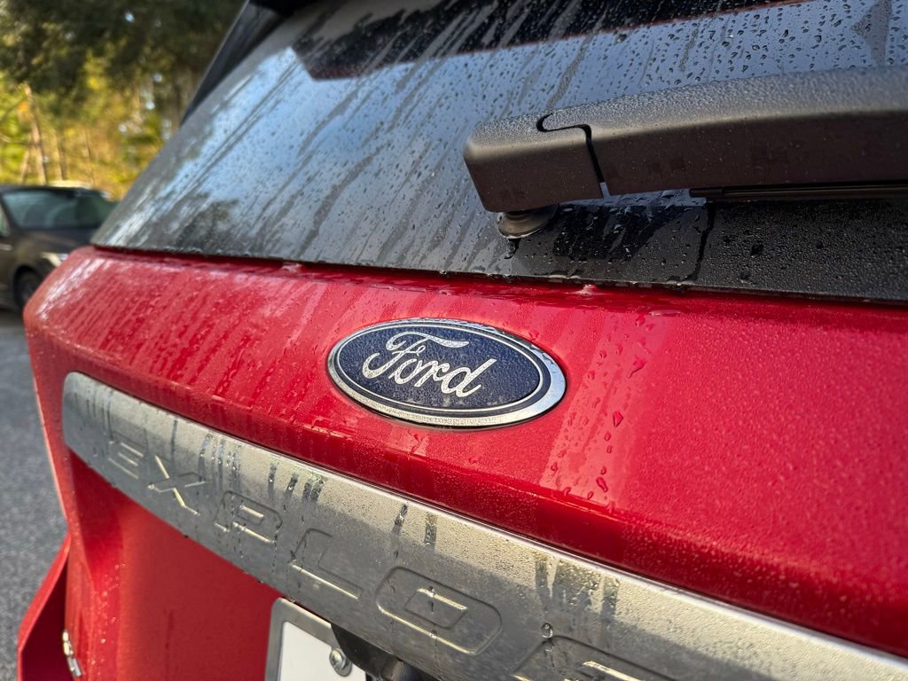 Used 2021 Ford Explorer XLT w/ Equipment Group 202A image 10