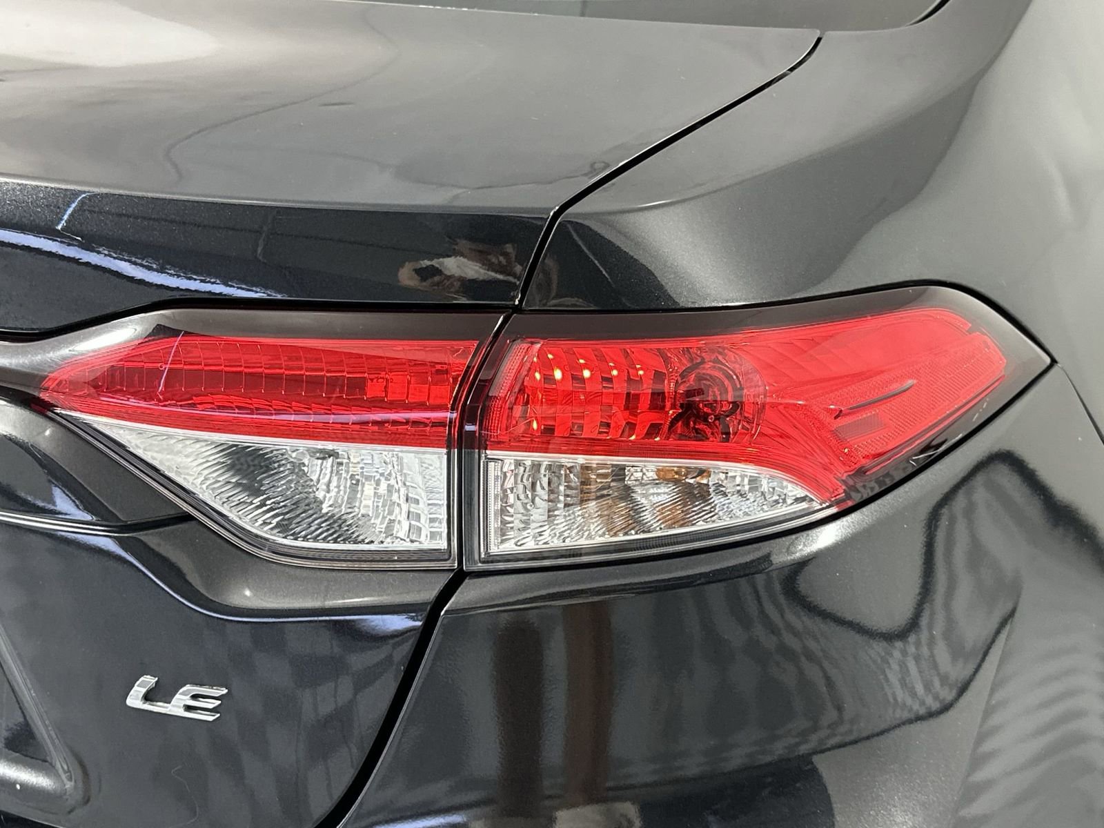 Used 2021 Toyota Corolla LE w/ LE Convenience Package FWD image 25
