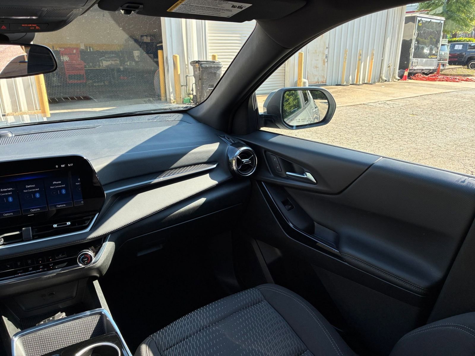 Used 2025 Chevrolet Equinox LT FWD image 36