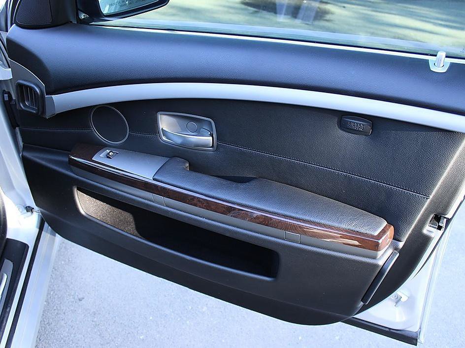 Used 2007 BMW 750i RWD image 26
