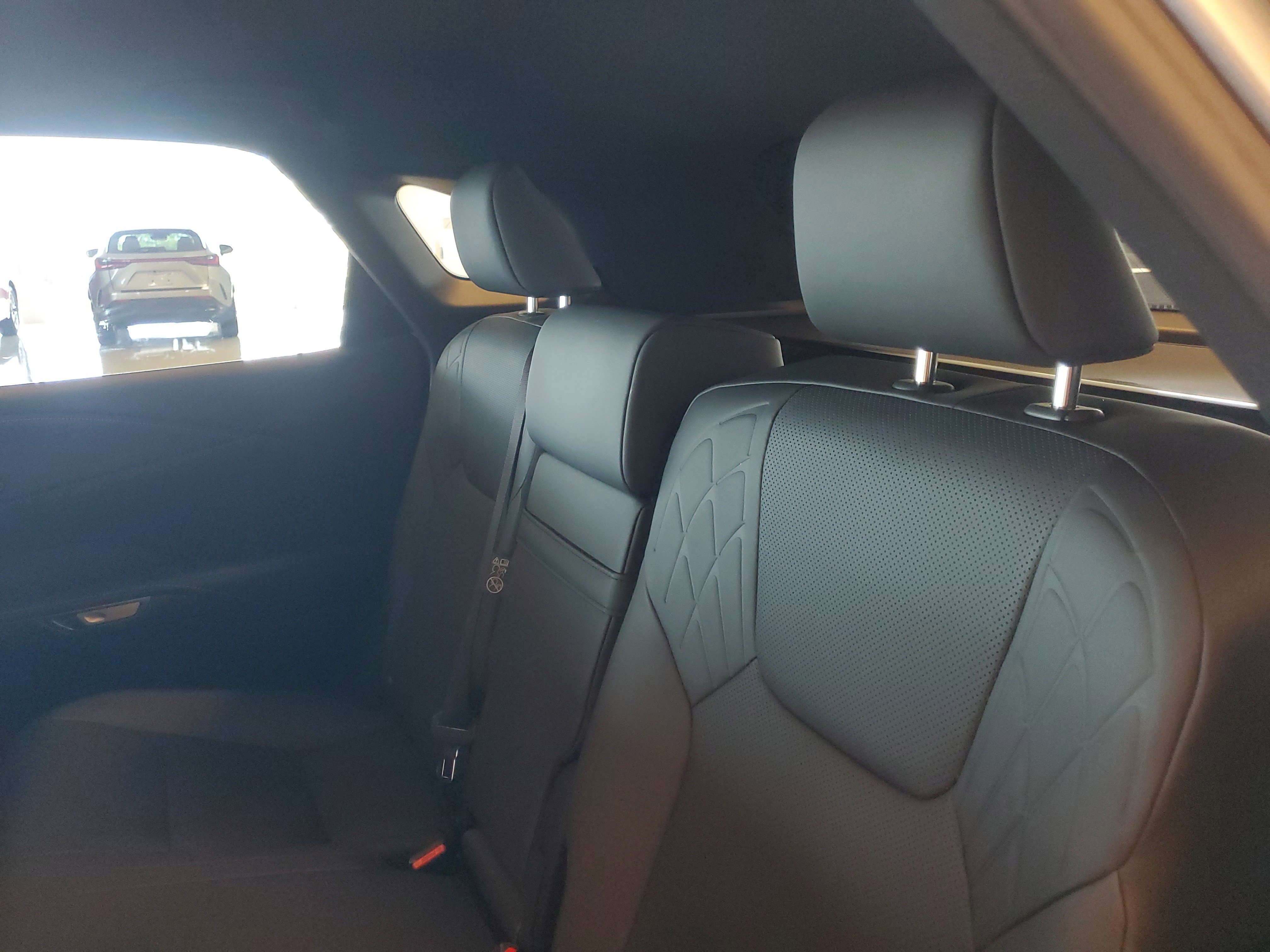 Used 2025 Lexus RX 350 Premium image 17