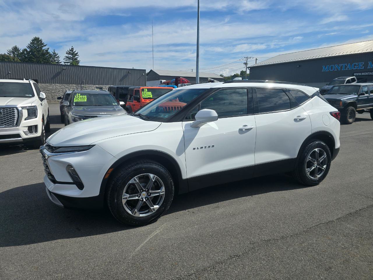 Used 2023 Chevrolet Blazer LT w/ Convenience Package AWD/4WD image 3