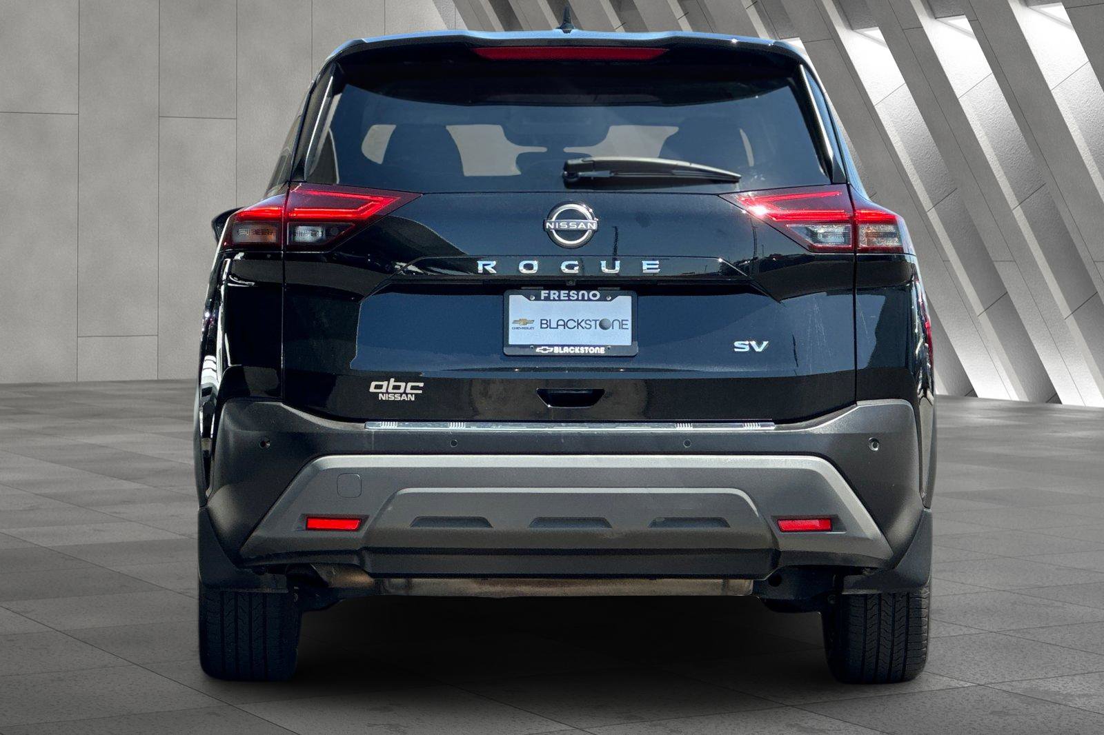 Used 2023 Nissan Rogue SV image 5