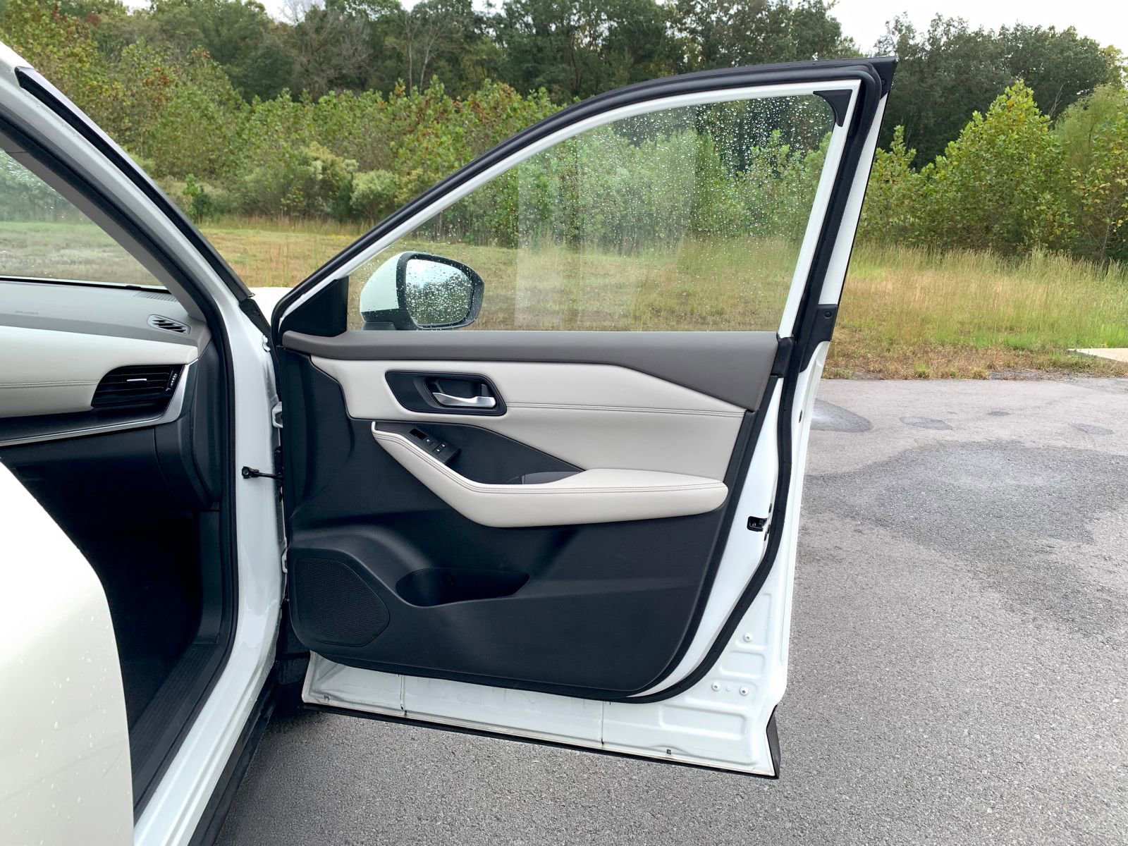 Used 2022 Nissan Rogue SV w/ SV Premium Package image 21