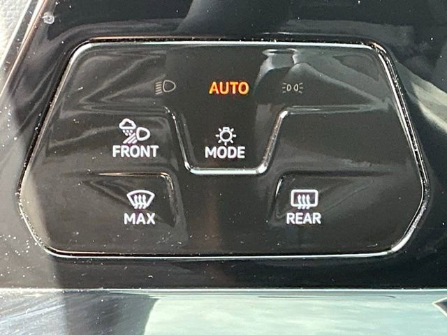 Used 2022 Volkswagen Golf R AWD/4WD image 33