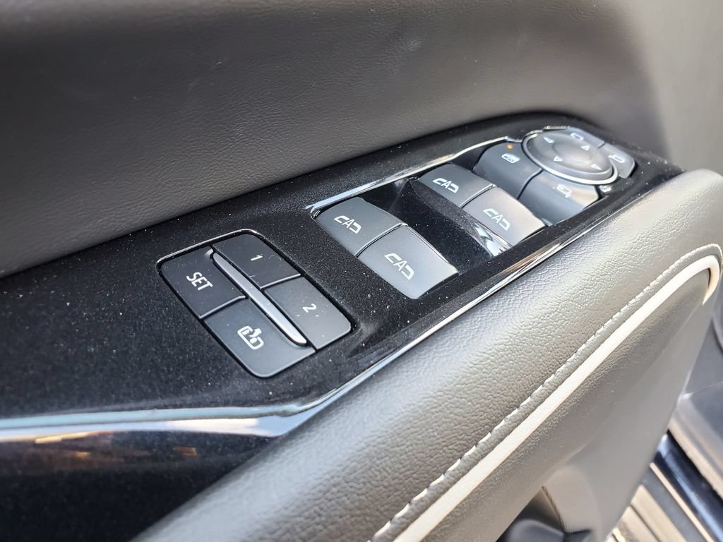 Used 2021 Cadillac Escalade ESV Sport w/ Driver Assist Tech Package AWD/4WD image 16