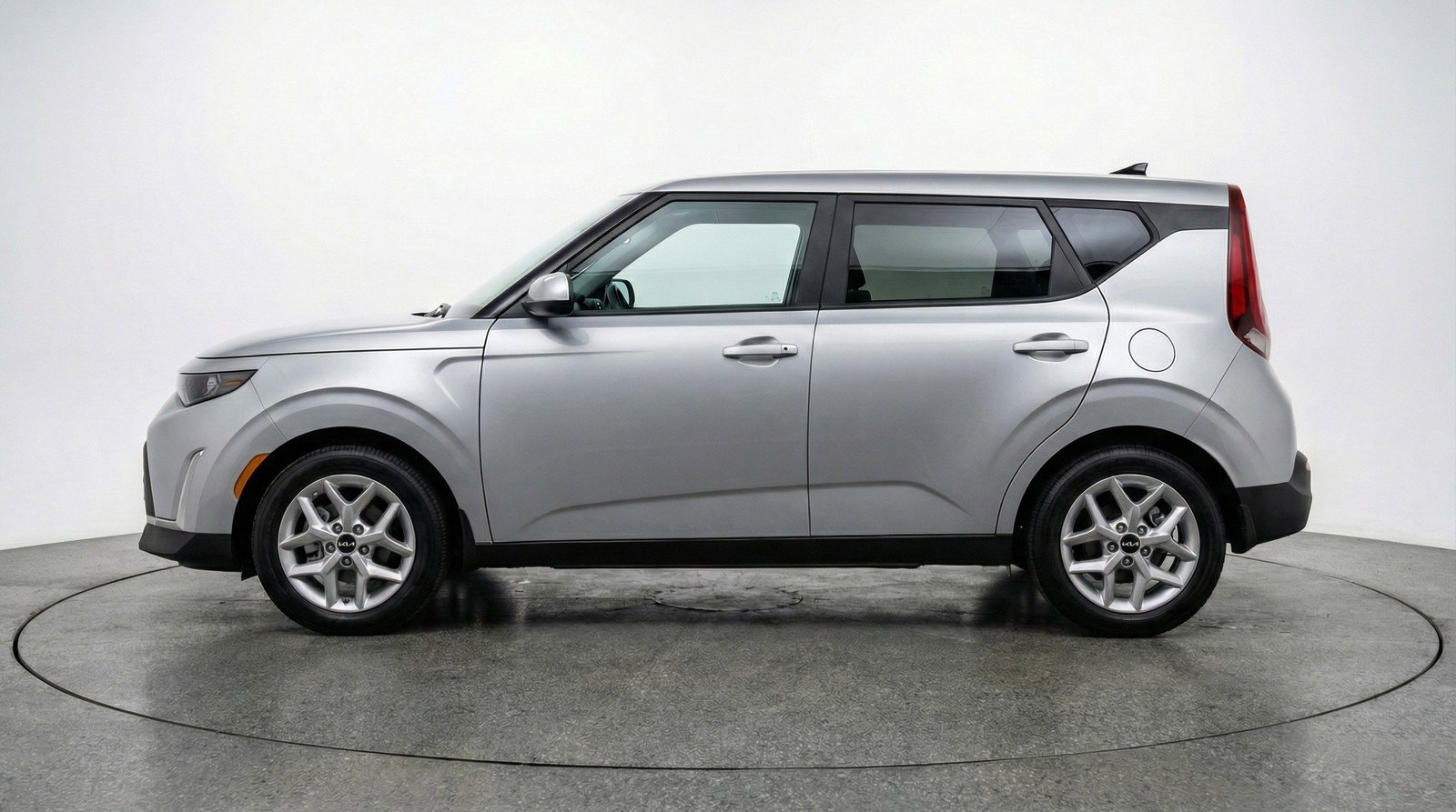 Used 2025 Kia Soul LX w/ LX Technology Package image 5