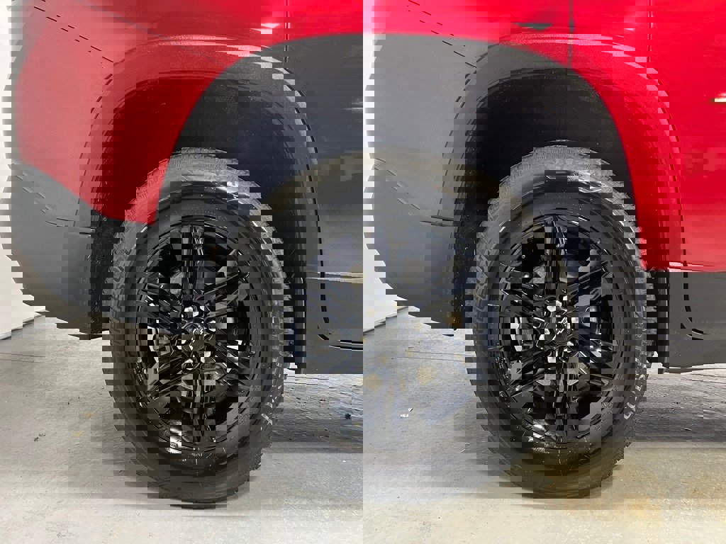 Used 2023 Chevrolet Traverse LT w/ Midnight/Sport Edition image 15