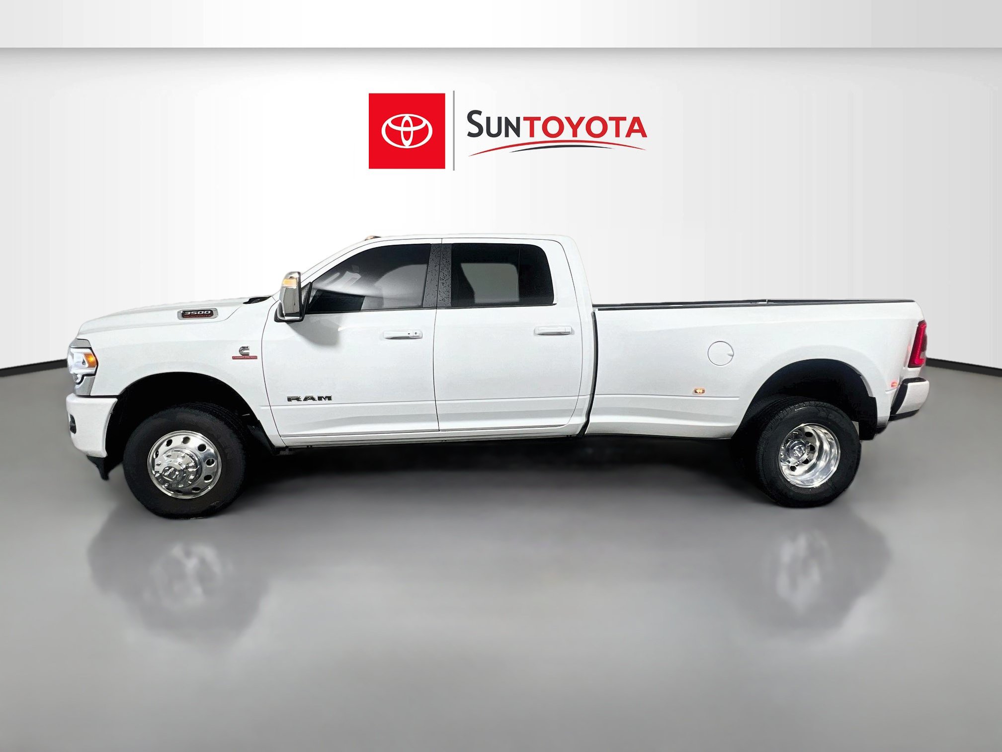 Used 2023 RAM 3500 Laramie AWD/4WD image 7