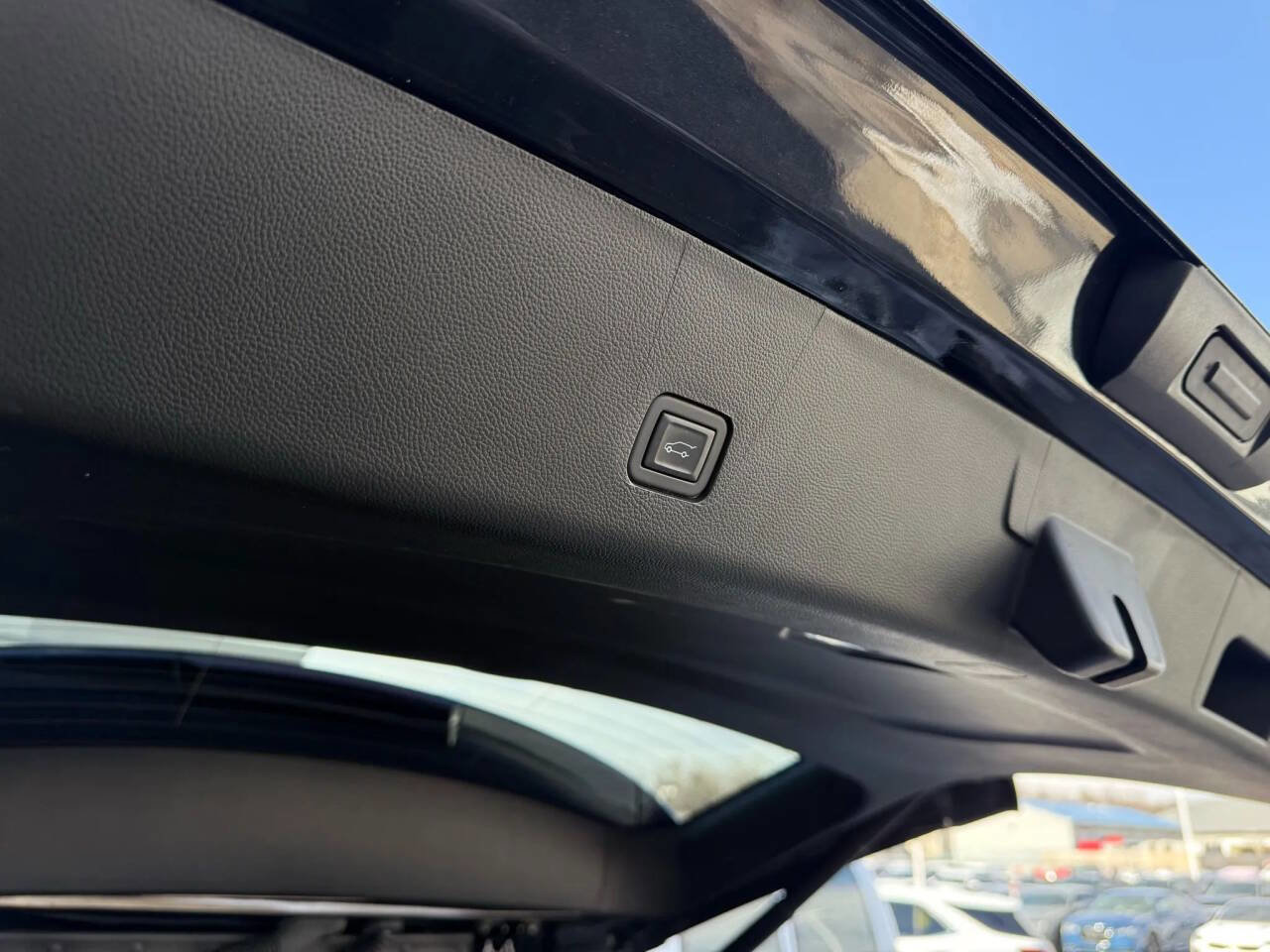 Used 2023 Chevrolet Traverse RS image 18