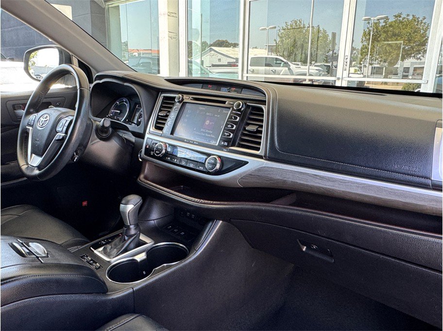 Used 2017 Toyota Highlander Limited Platinum AWD/4WD image 23