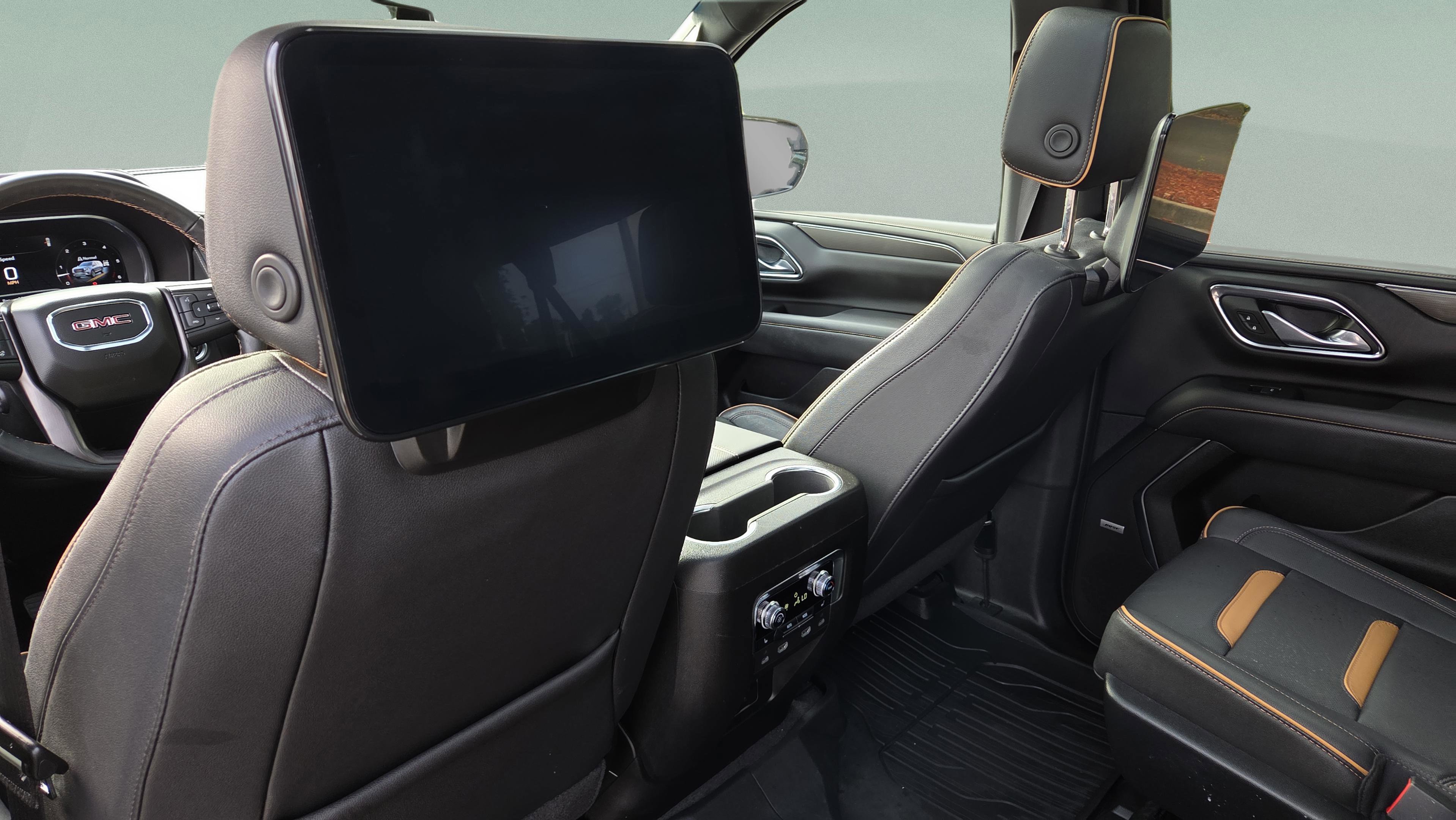 Used 2023 GMC Yukon XL AT4 w/ AT4 Premium Plus Package AWD/4WD image 12