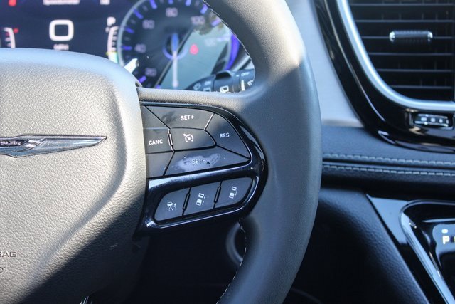 Used 2023 Chrysler Pacifica Limited w/ S Appearance Package image 30