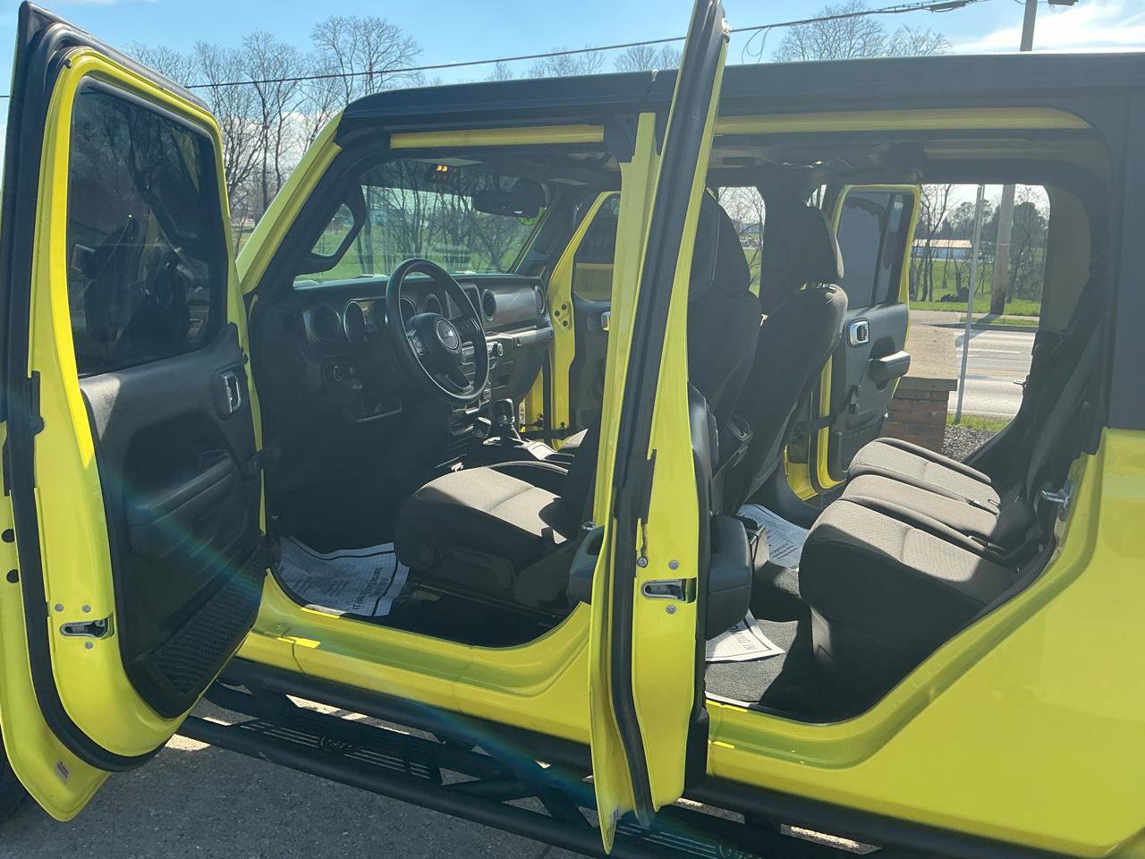 Used 2023 Jeep Gladiator Sport image 9