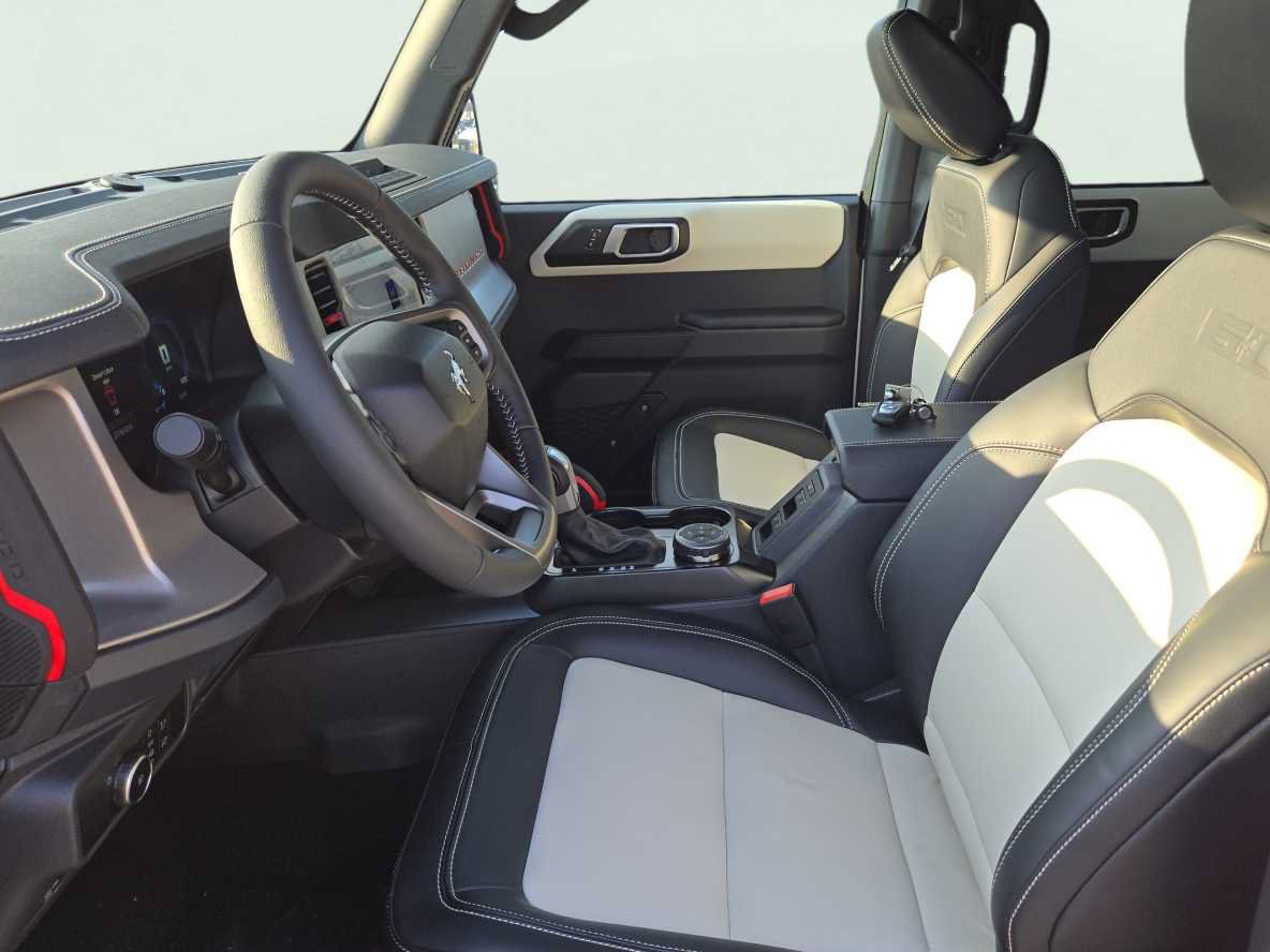 New 2026 Ford Bronco Outer Banks w/ Sasquatch Package AWD/4WD image 9