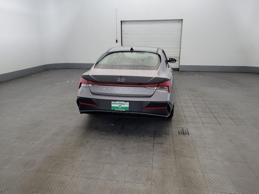 Used 2025 Hyundai Elantra SEL FWD image 7