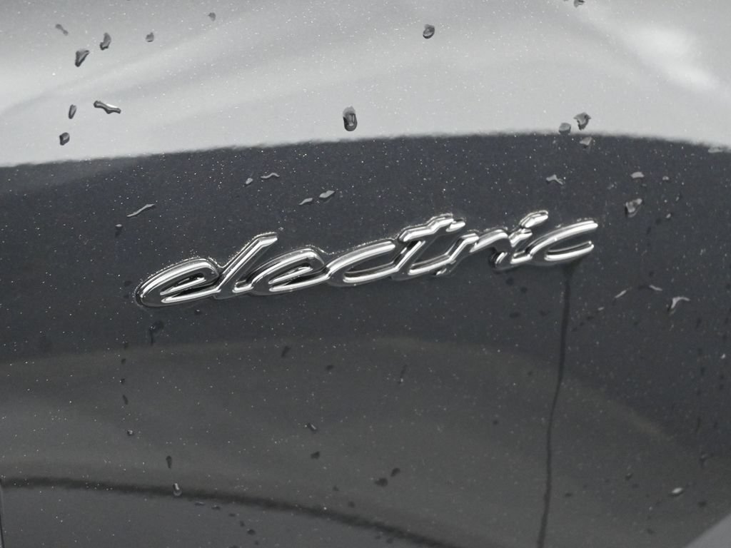 New 2025 Porsche Macan 4S Electric AWD/4WD image 10