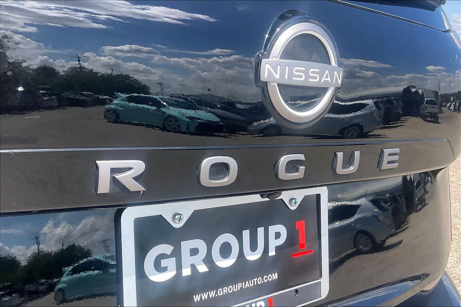Used 2025 Nissan Rogue SV FWD image 10