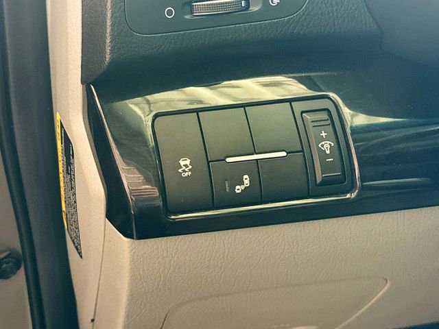 Used 2015 Kia Sorento SX image 11