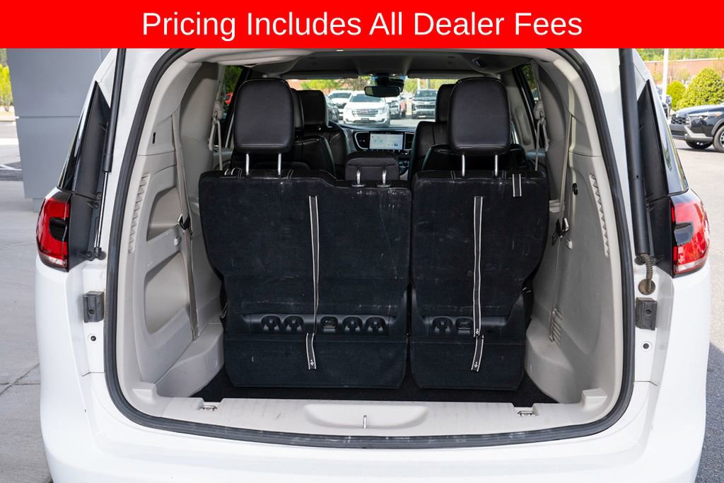 Used 2024 Chrysler Pacifica Touring-L FWD image 5