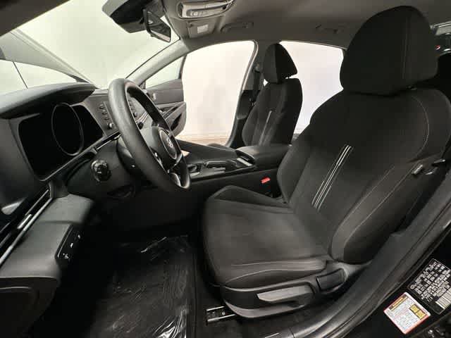 Used 2023 Hyundai Elantra SEL w/ Winter Weather Package FWD image 16