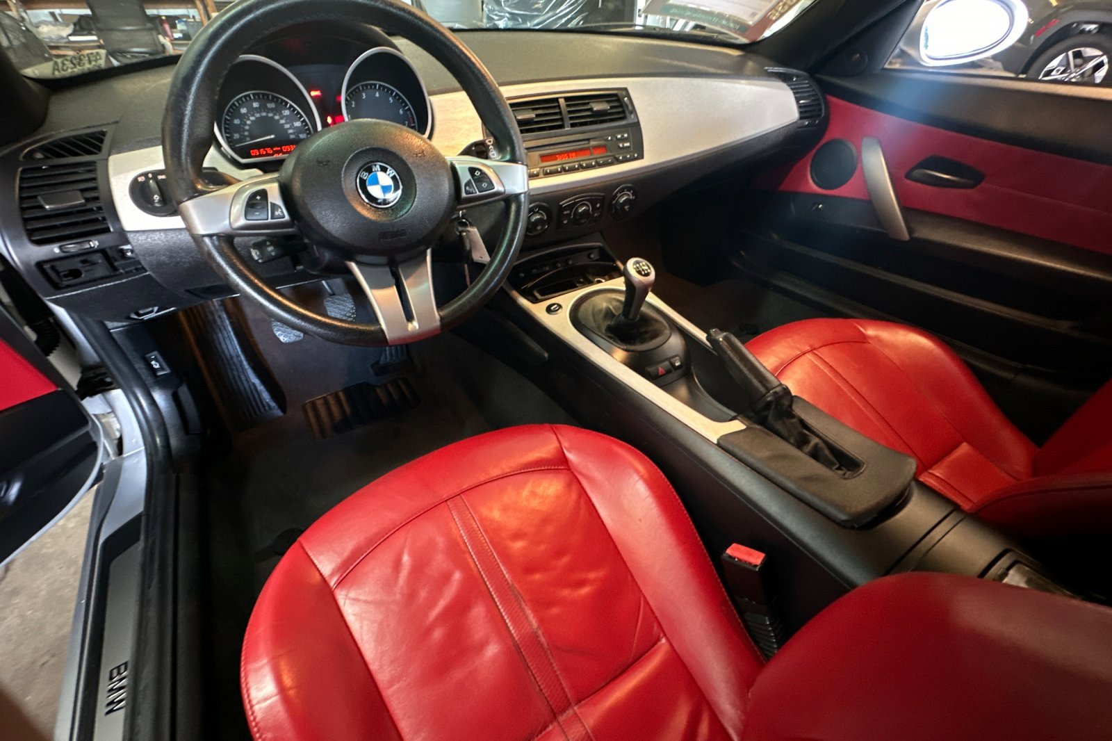 Used 2005 BMW Z4 3.0i RWD image 12