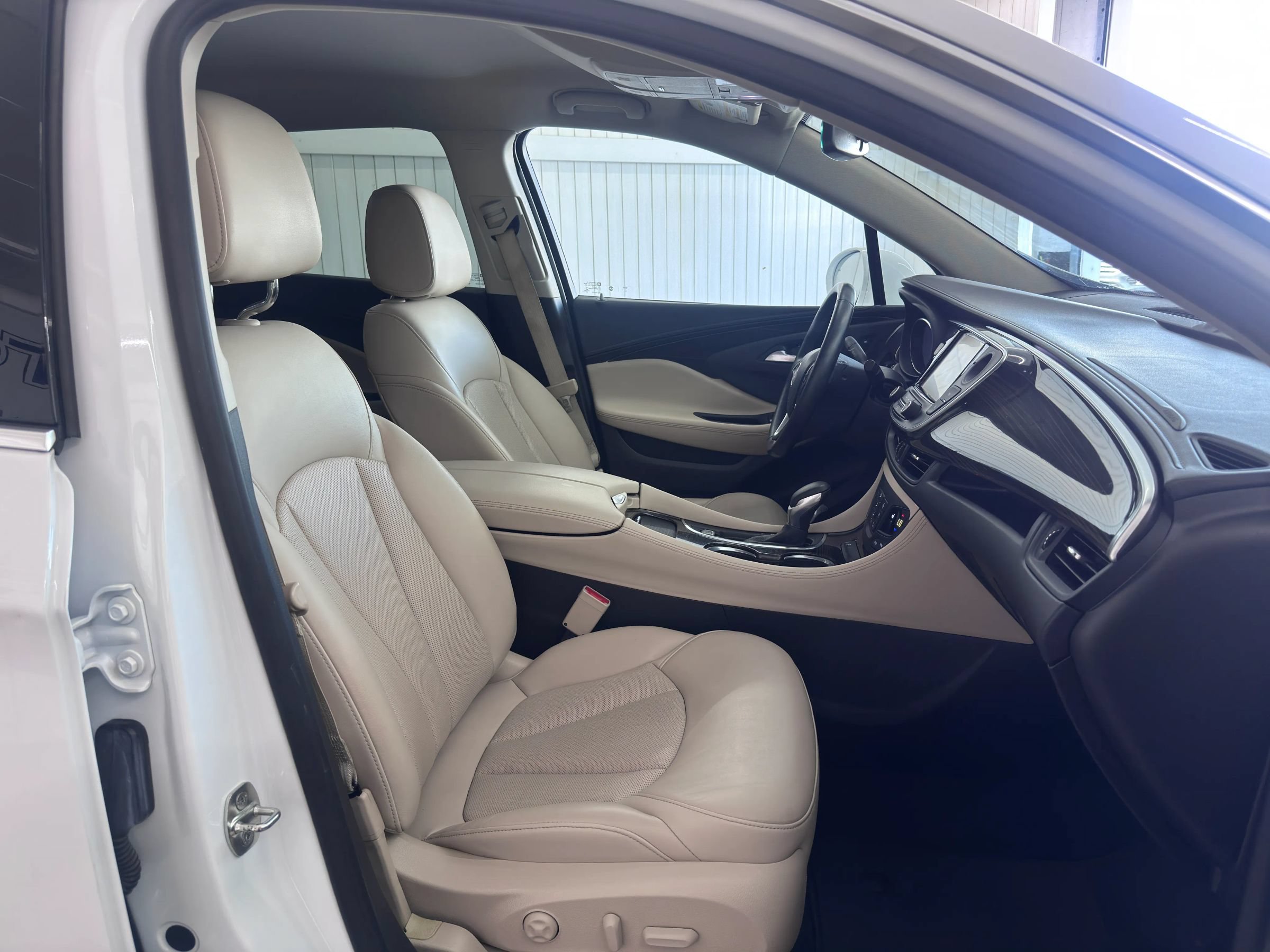 Used 2020 Buick Envision Essence FWD image 10
