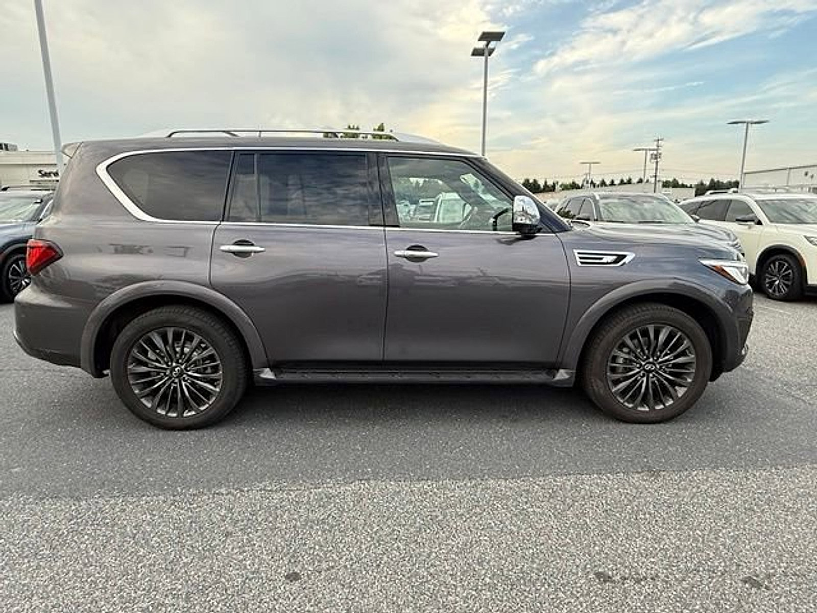 Certified 2024 INFINITI QX80 Sensory w/ Cargo Package AWD/4WD image 17