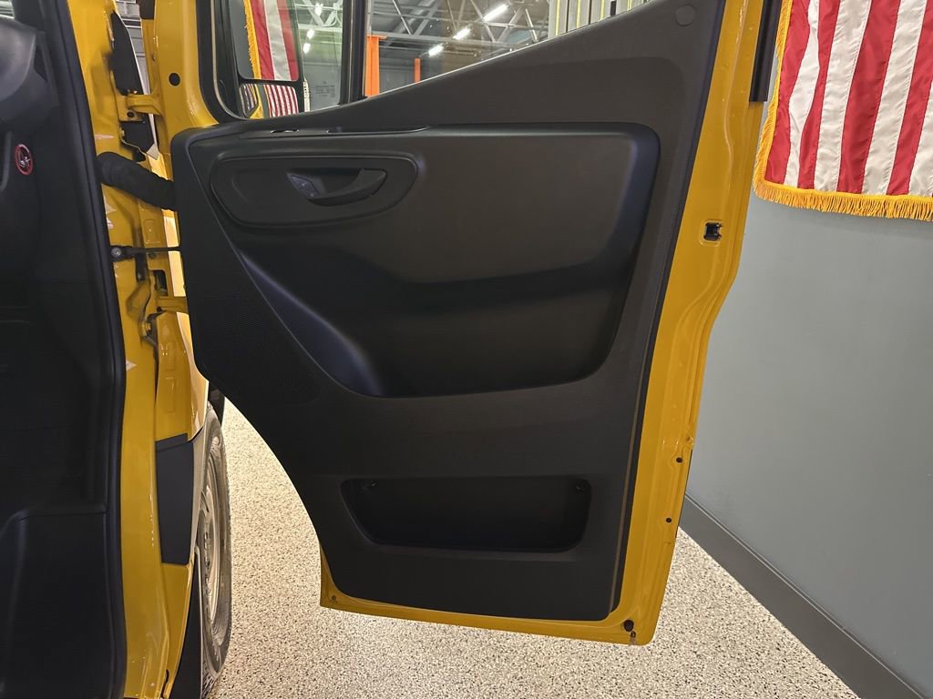 Used 2021 Mercedes-Benz Sprinter 2500 image 9