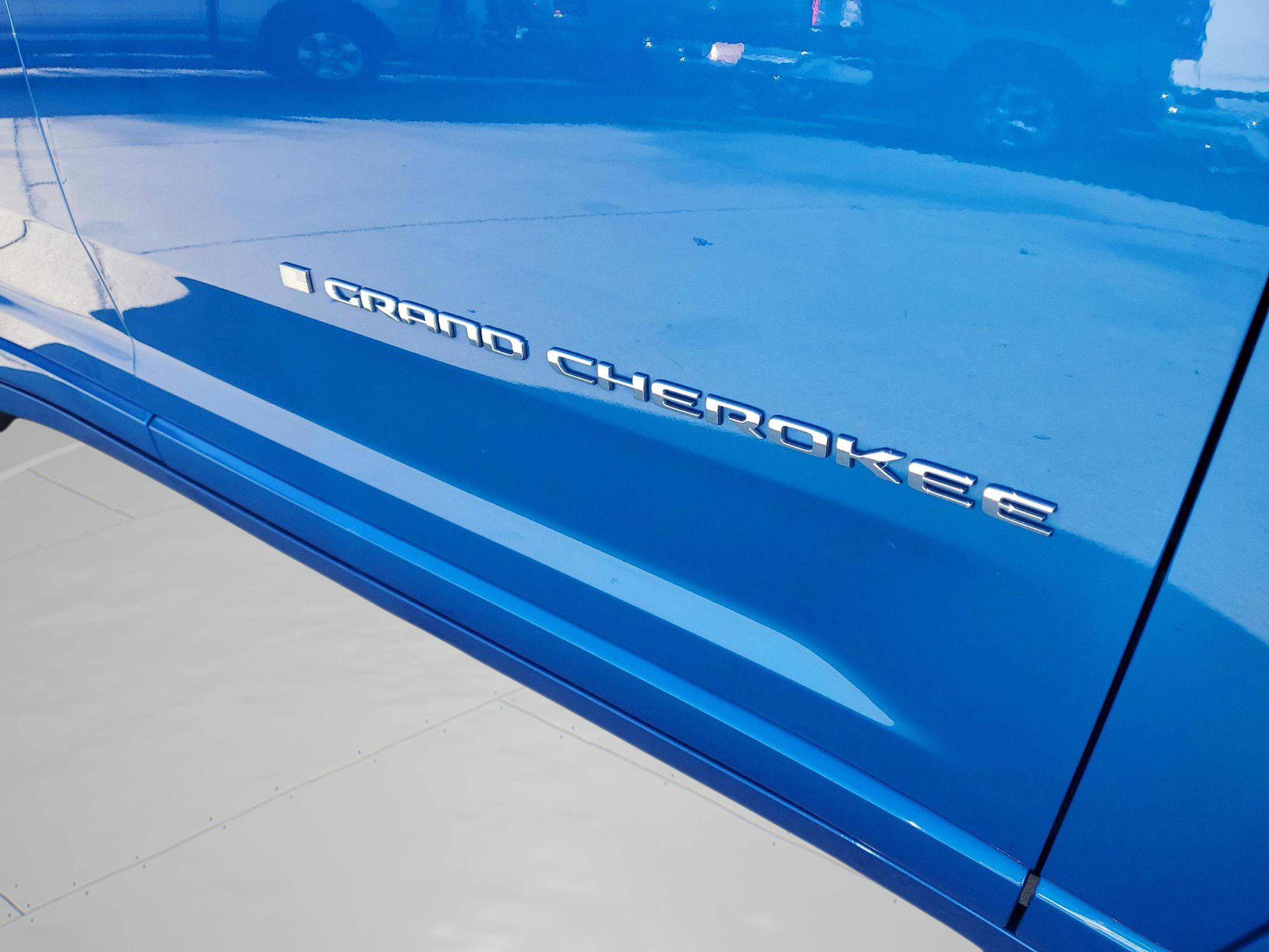 Used 2024 Jeep Grand Cherokee Overland w/ Advanced Protech Group III image 32