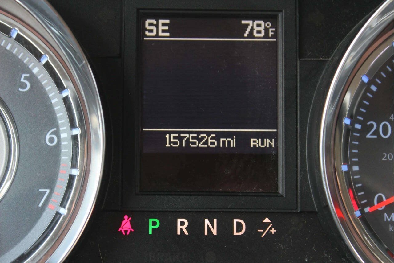 Used 2015 Chrysler Town & Country Touring-L w/ Driver Convenience Group FWD image 9