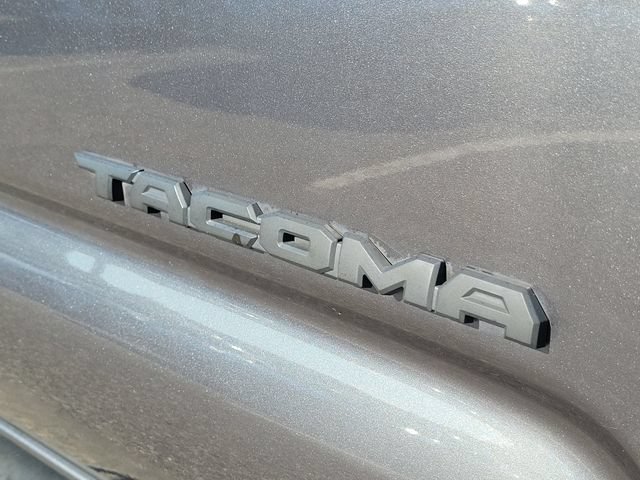 Used 2020 Toyota Tacoma SR5 RWD image 8