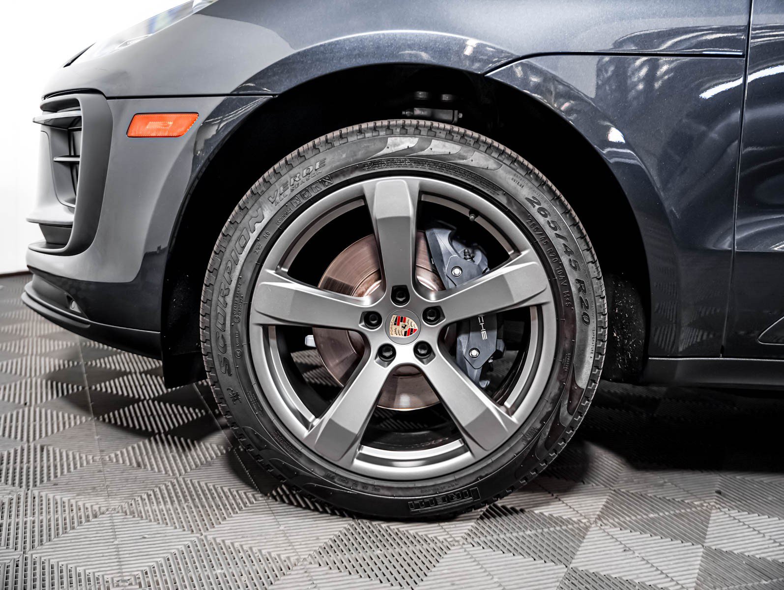 Certified 2022 Porsche Macan AWD/4WD image 14
